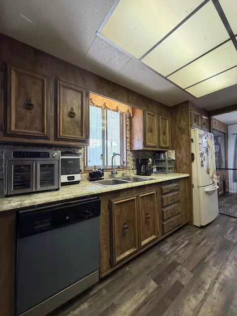 Kitchen - 271 Home St, Big Pine, CA 93513 photo 2 of 2