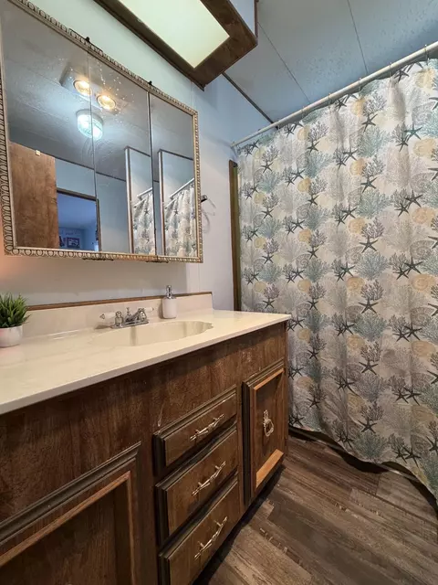 Bath - 271 Home St, Big Pine, CA 93513 photo 1 of 3