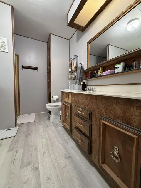 Bath - 271 Home St, Big Pine, CA 93513 photo 2 of 3