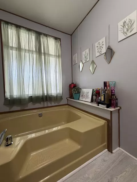Bath - 271 Home St, Big Pine, CA 93513 photo 3 of 3