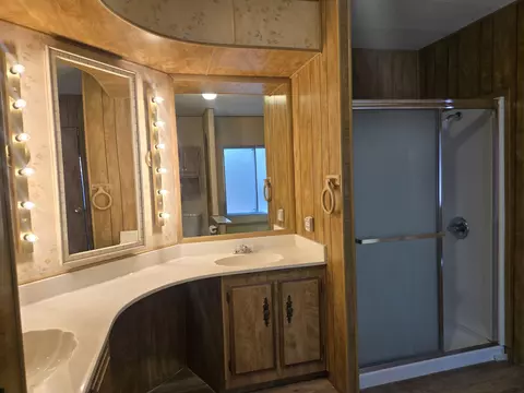 Bath - 600 W Crocker Ave, Big Pine, CA 93513 photo 1 of 3