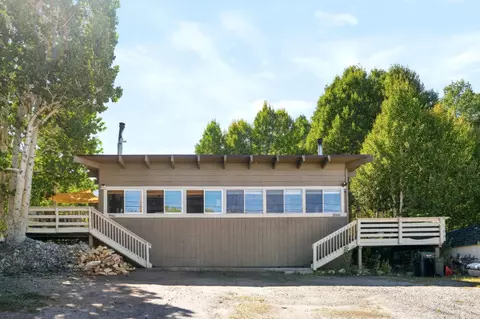 3846 Crowley Lake Dr, Crowley Lake, CA 93546