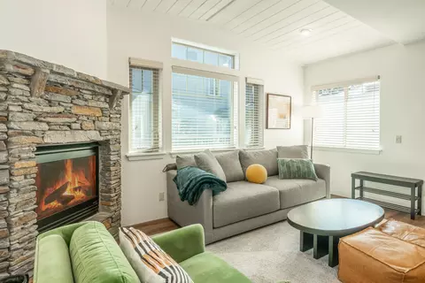 85 Mountain Blvd #12, Mammoth Lakes, CA 93546