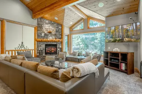 19 Evening Star Dr, Mammoth Lakes, CA 93546