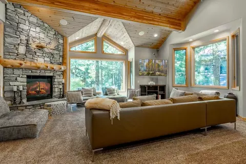 19 Evening Star Dr, Mammoth Lakes, CA 93546