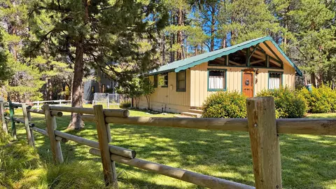 587 Palisades Dr, June Lake, CA 93529