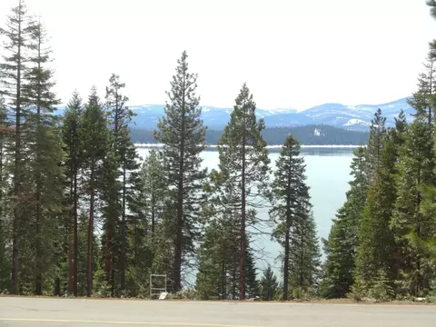624 W Mountain Ridge Rd #18, Lake Almanor, CA 96137