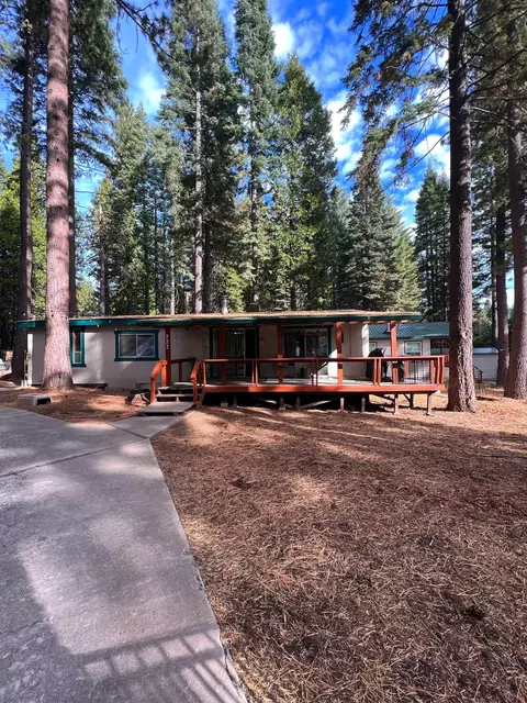 227 Lakeview Dr, Lake Almanor, CA 96137