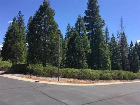 12 Foxdale Ct, Lake Almanor, CA 96137