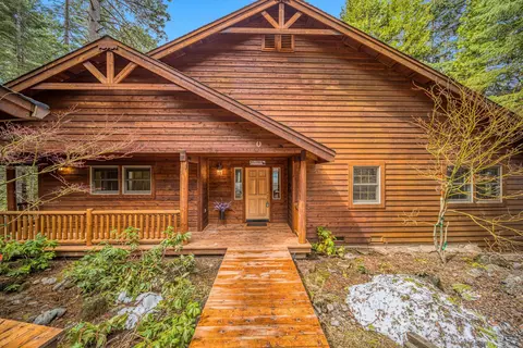 627 W Mountain Ridge Rd, Lake Almanor, CA 96137