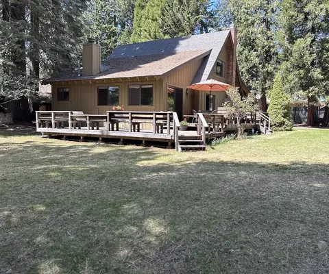 963 Peninsula Dr, Lake Almanor, CA 96137