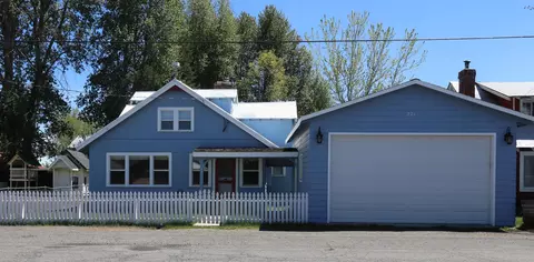 221 Lassen St, Chester, CA 96020
