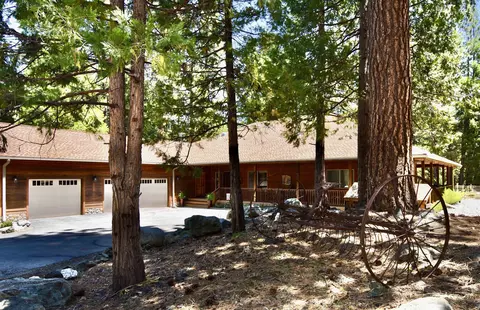 55 Yonkalla Trl, Graeagle, CA 96103