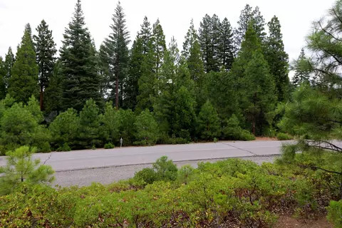 966 Marina Dr, Lake Almanor, CA 96137