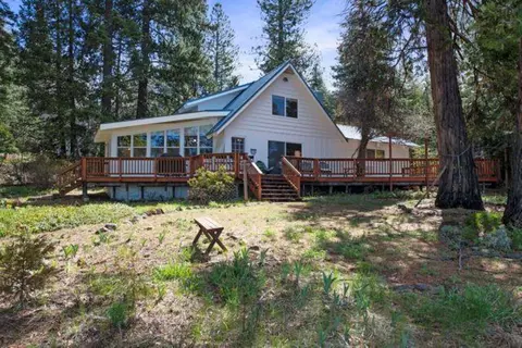 5423 Highway 147, Lake Almanor, CA 96137