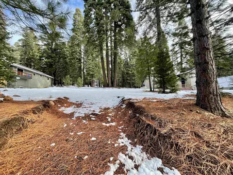 859 Golf Club Rd, Lake Almanor, CA 96137