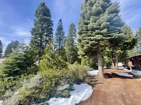 3268 Cedar Ln, Lake Almanor, CA 96137