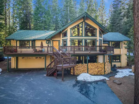 304 Lake Almanor West Dr, Lake Almanor West, CA 96020