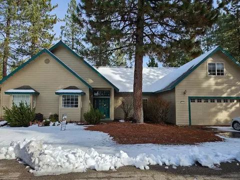 11 Oak Ct, Blairsden, CA 96103