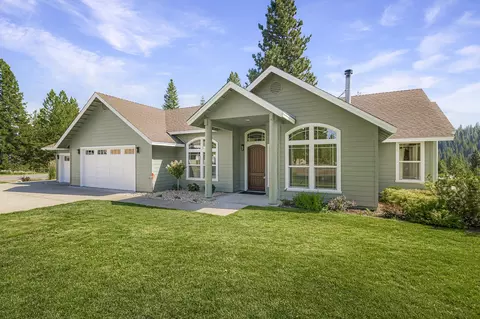 2 Creekhaven Dr, Lake Almanor, CA 96137