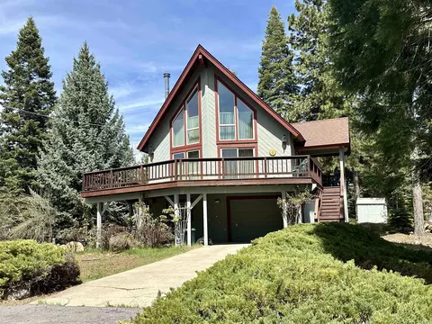 3681 Lake Almanor Dr, Lake Almanor, CA 96137