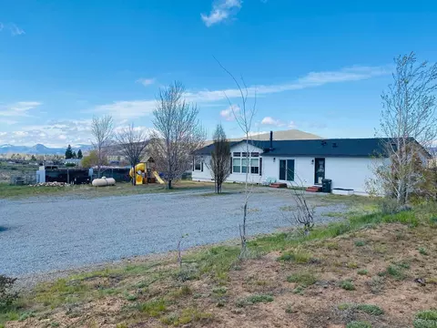 95682 Hillside Dr, Chilcoot, CA 96105