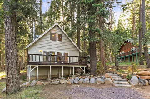 1231 Peninsula Dr, Lake Almanor, CA 96137
