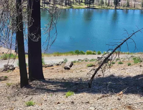 136 Goose Bay View Trl #1, Lake Almanor West, CA 96020