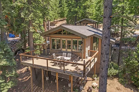 715 W Mountain Ridge Rd, Lake Almanor, CA 96137