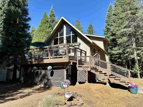 945 Peninsula Dr, Lake Almanor, CA 96137