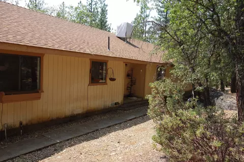 555 Hillside Dr, Quincy, CA 95971