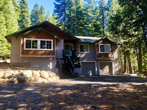 806 Lake Ridge Rd, Lake Almanor, CA 96137