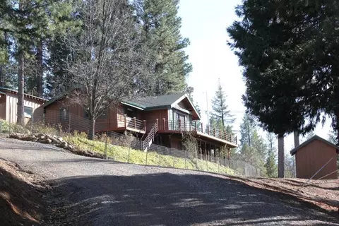 2744 Thompson Rd, Greenville, CA 95947