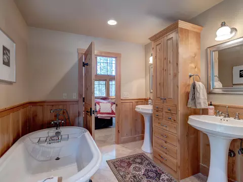 Bath - 817 Prospector Dr, Clio, CA 96106 photo 3 of 7