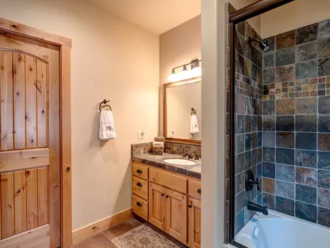 Bath - 817 Prospector Dr, Clio, CA 96106 photo 5 of 7