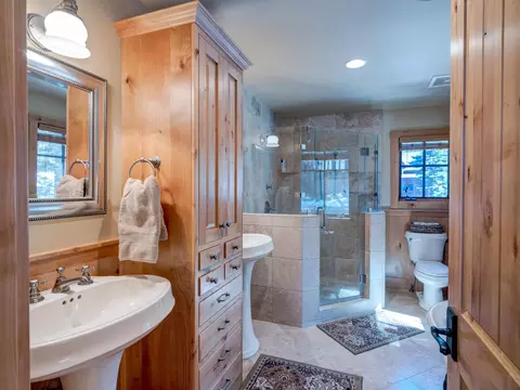 Bath - 817 Prospector Dr, Clio, CA 96106 photo 2 of 7