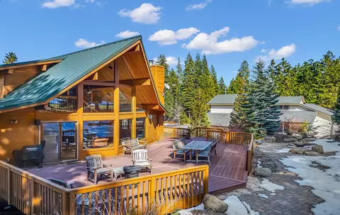 310 Maidu Dr, Lake Almanor West, CA 96020