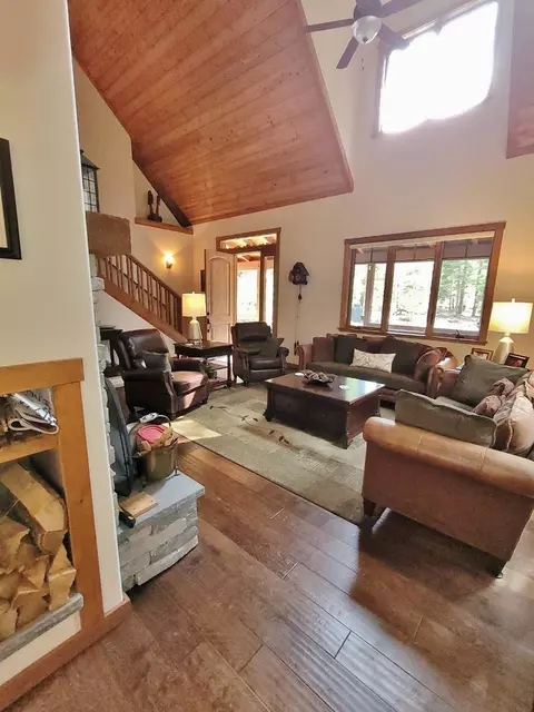 Living - 60799 River Ridge Trl, Graeagle, CA 96103 photo 5 of 9