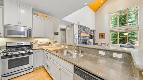 Kitchen - 28 Hawk Rdg, Clio, CA 96106 photo 3 of 4