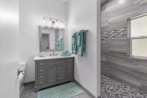 Bath - 300 Blue Jay Dr, Blairsden, CA 96103 photo 2 of 4