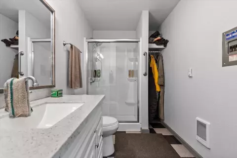 Bath - 300 Blue Jay Dr, Blairsden, CA 96103 photo 4 of 4