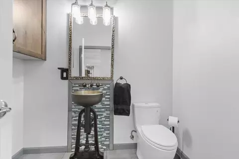 Bath - 300 Blue Jay Dr, Blairsden, CA 96103 photo 1 of 4