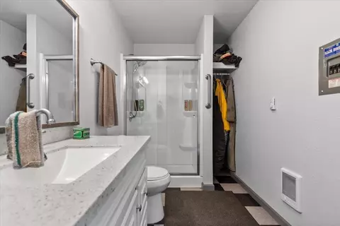 Bath - 300 Blue Jay Dr, Blairsden, CA 96103 photo 4 of 4