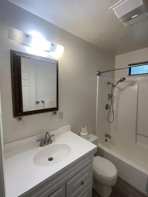 Bath - 302 Mountain View Rd #2, Calpine, CA 96124 photo 3 of 3