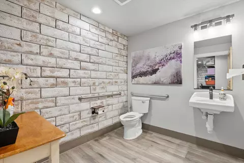 Bath - 65 Main St, Quincy, CA 95971 photo 3 of 3