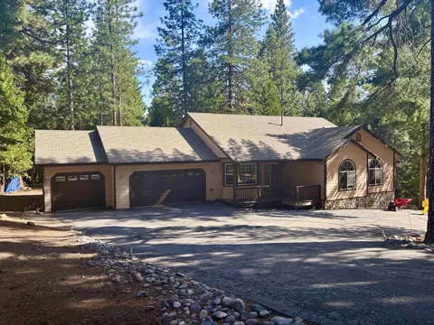 1004 Timber Ridge Rd, Lake Almanor, CA 96137