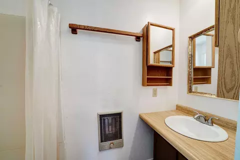 Bath - 2467 Orchard Ridge Loop, Clio, CA 96106 photo 2 of 3