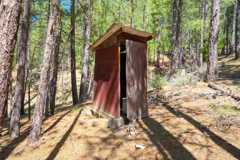 Bath - 2467 Orchard Ridge Loop, Clio, CA 96106 photo 3 of 3