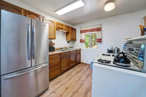 Kitchen - 2467 Orchard Ridge Loop, Clio, CA 96106 photo 2 of 3