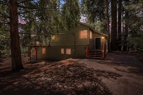 812 Golf Club Rd, Lake Almanor, CA 96137